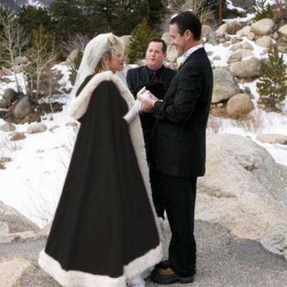 2020 Romatic Hooded Bridal Cape Ivory White Long Wedding Cloaks